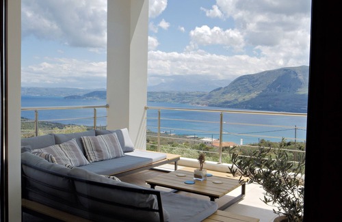 Pitharion Apartment | Breathtaking-View, Air-Conditioned 2-bedroom House!