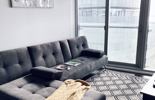 Toronto Entertainment District Apartment | Breathtaking view in the heart of Toronto.