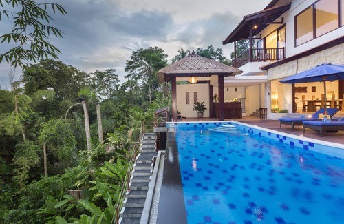 Melayang Villa | Breathtaking View in Ubud Tranquil 3BR Luxury Villa