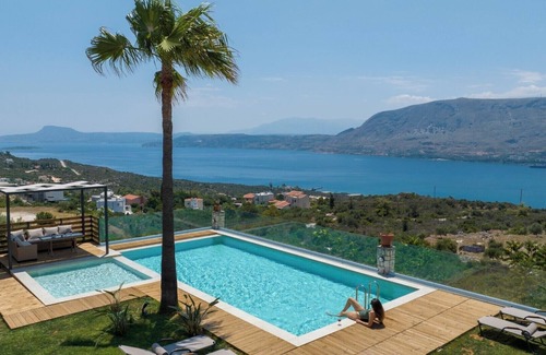 Pitharion Villa | Breathtaking view*Private Heated Pool*15 sleeps*BBQ*390m2