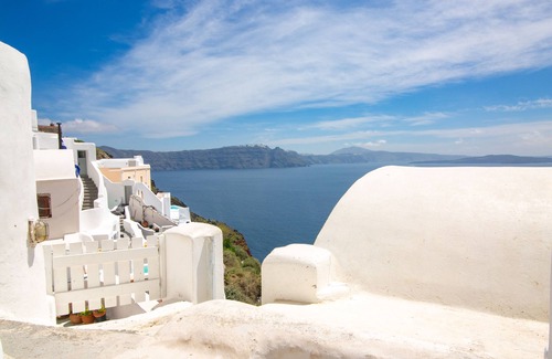 Oia House | breathtaking view with jacuzzi ,fully equiped ,made from scratch