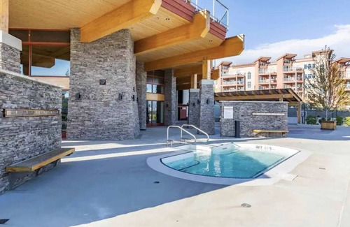 Central Okanagan Condo | Breathtaking Views in this beautiful top corner unit at Copper Skyn