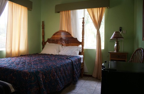 Greenwood House | Breathtaking Views Emerald Views! Attention Eco Tourism lovers!
