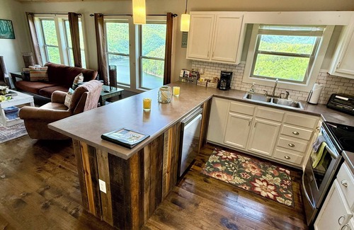 Bryson City Cabin | Breathtaking Views of Mountains & Lake - Peaceful Haven - Fragrance Free