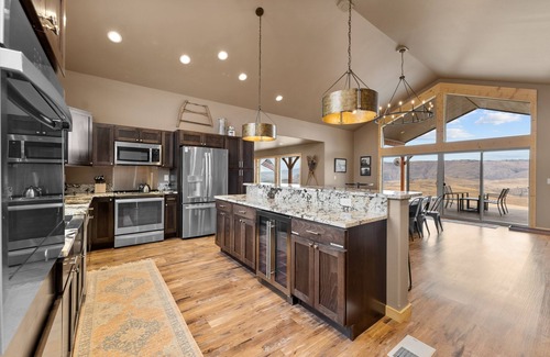Brewster House | Breathtaking Views. Ski Loup Loup. Wine, Hike, Fish, Explore. Golf Gamble Sands.