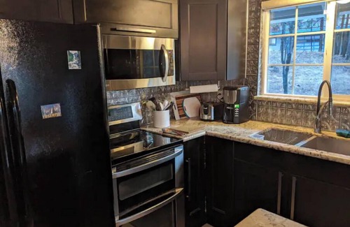 Groveland House | Breckenridge Chalet near Yosemite. Nestled in Pines. Sleeps 6. Dog friendly!