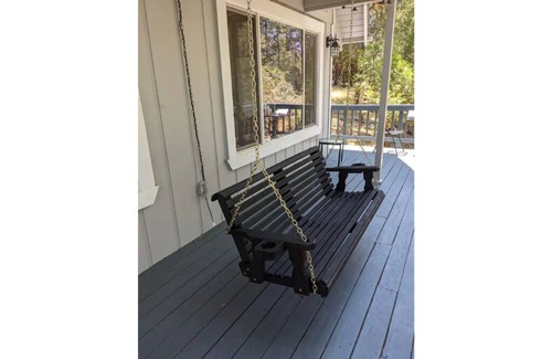 Groveland House | Breckenridge Chalet near Yosemite. Nestled in Pines. Sleeps 6. Dog friendly!
