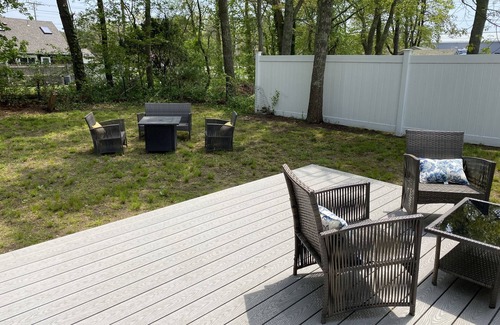 Bourne House | Breezeway Cottage Cheerful 3 Bed/2 Bath home