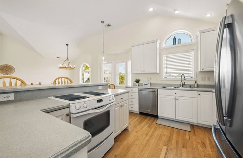 Tuckahoe House | Breezy Banks: New Private Pool, Hot Tub, Community Amenities (Pickleball)