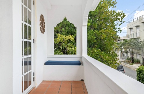 Parque Apartment | Breezy beach apt, steps to the sand! Full AC + Generator