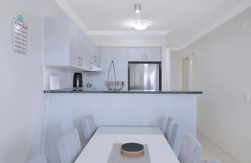 Southport Apartment | Breezy Beachside Enjoy Outdoor Fun and Relaxation