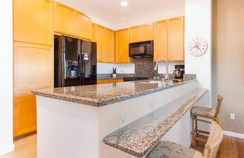 Waikoloa Condo | Breezy, elegant home in a great location with pools, hot tubs & tennis