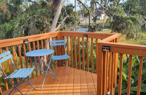 Memphis House | Breezy Loft at Palmetto, FL.