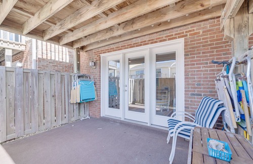 Pine Knoll Shores House | Breezy Pine Knoll Shores Escape: Walk to Beaches!