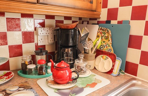 Valentia Island Cottage | BRENDAN'S COTTAGE, with a garden in Knightstown, County Kerry