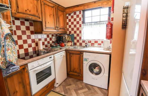 Valentia Island Cottage | BRENDAN'S COTTAGE, with a garden in Knightstown, County Kerry