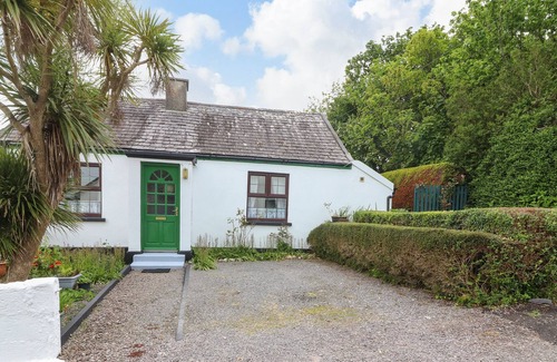 Valentia Island Cottage | BRENDAN'S COTTAGE, with a garden in Knightstown, County Kerry