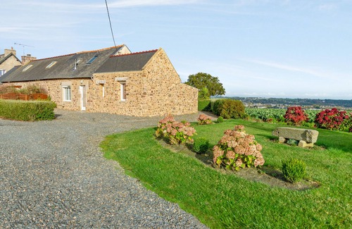 Paimpol House | Breton Longere, seaside view, close to the beach, personalized welcome