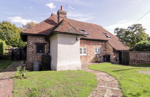 Chislet Cottage | BREW COTTAGE, pet friendly, character holiday cottage in Marshside