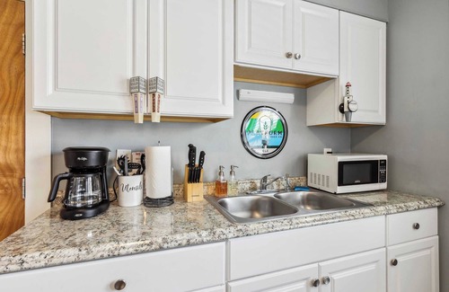 Lakewood Apartment | BrewLoft: fun, themed apt; work space; clean & new