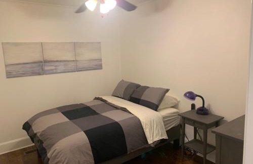 Commonwealth Park Villa | Briar Creek Rd bnb