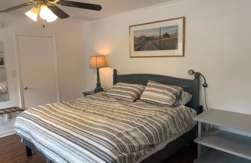 Commonwealth Park Villa | Briar Creek Rd bnb