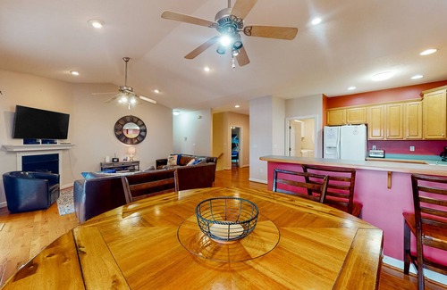 Westlake Corner House | Briarcliff - 3000 sq ft waterfront home w/private dock, 2 kitchens & pool table
