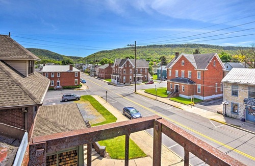 Historic Downtown Bedford Apartment | Brick Victorian Apt w/ Mtn Views, Walk to River!