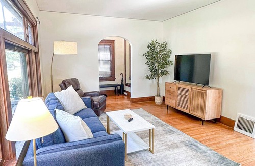 Kutzky Park House | Bricks - Main floor 2 bed/bath home, 2 car garage 3 blocks from Mayo Clinic!