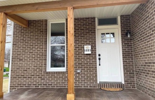 Mattoon House | Brickway Retreat