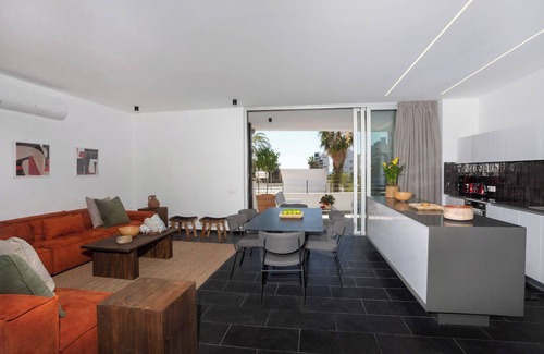 Historical Center Apartment | Bridge House 201-3BR Modern Apt close to the beach and city centre