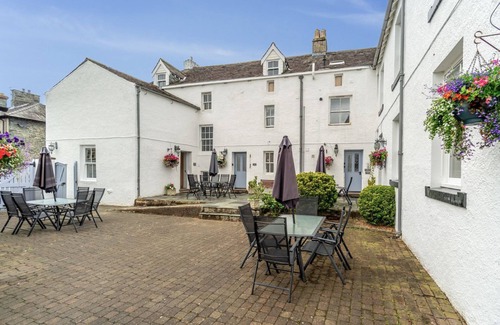 Keswick Cottage | Bridge House Apartment 1 - an apartment that sleeps 6 guests in 3 bedrooms