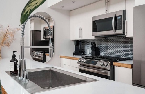 Bridgeland House | Bridgeland House - Unique, Modern, City Views, Free Parking & Central A/C