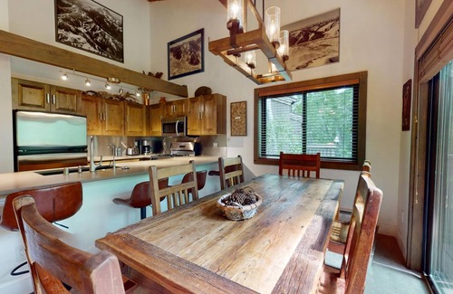 Ketchum Condo | Bridgepoint Condo 24 - Home Away from Home w/Relaxing Creek View