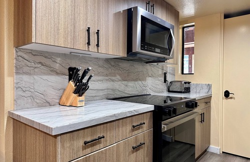 Mammoth Lakes Condo | Bridges 210-Private spa, incredible views & ski in ski out!