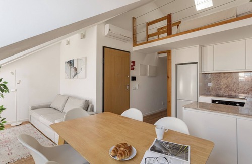 Santo Amaro Apartment | Bridgeview Alcântara – The 3BR Loft Edition