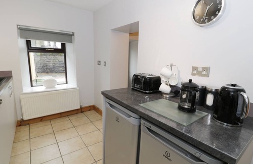 Rhiwbryfdir Cottage | BRIDGEWAY HOUSE, pet friendly, with open fire in Blaenau Ffestiniog