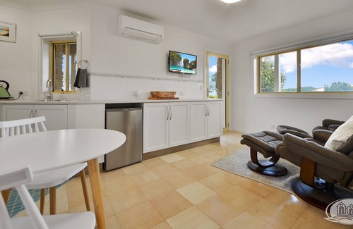 Cape Bridgewater Apartment | Bridgey Escape - Newly renovated with ocean views!!