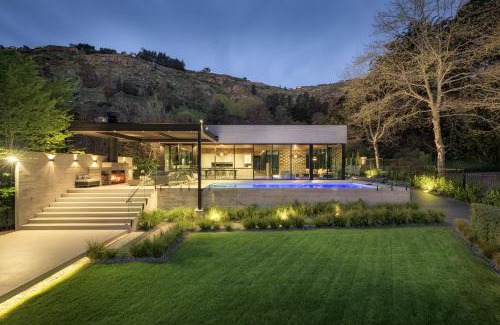 Heathcote Valley House | Bridle Path Retreat - Modern Private Luxury
