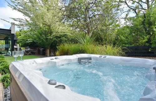 Heathcote Valley House | Bridle Path Retreat - Modern Private Luxury