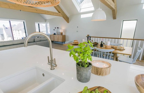 Rhosneigr Cottage | Brig y Don - a sea view that sleeps 8 guests in 4 bedrooms