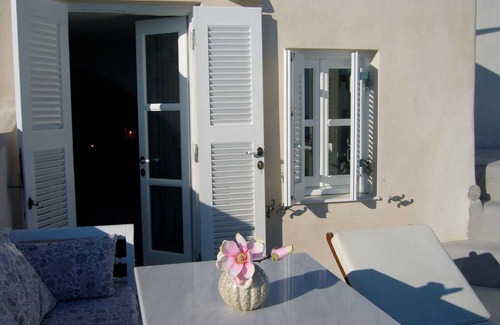 Firostefani Apartment | BRIGA VILLAS Studio 2 - private terrace. Astonishing view of Caldera/volcano