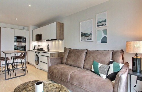 Grenelle Apartment | Bright 1BD apt with terrace near Eiffel Tower, AC, elevator, insurance incl.