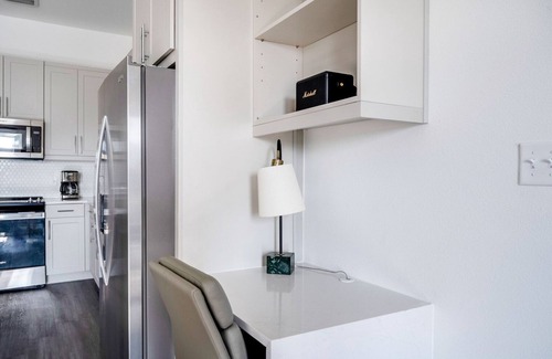 Highland Apartment | Bright 1BR in the Highlands w/Pool, W/D & Gym, walkable, by Blueground