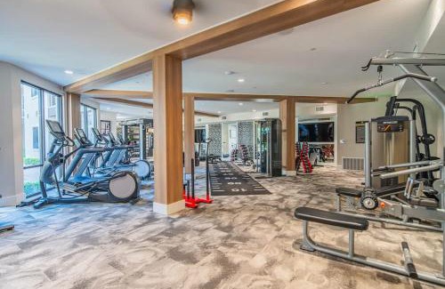 Orange Heights Apartment | Bright 1BR Uptown Biltmore Gym Pool Parking WD