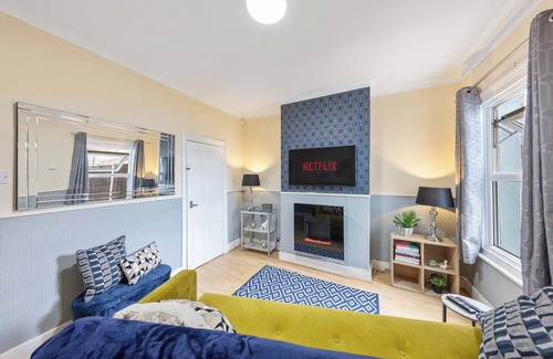 Swanscombe House | Bright 2-Bed House with Dining Room, 2 Lounges & Private Garden