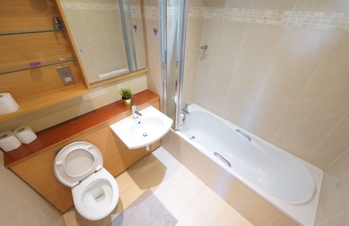 Dundrum Apartment | Bright 2 bedroom apartment with convenient transportation