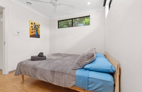 Earlville Apartment | Bright 2BR Apt in Cozy Inner-City Suburb