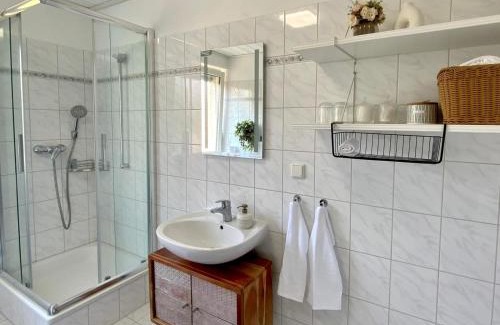 Ludwigshafen-Friesenheim Apartment | Bright 2BR Family-friendly Home -BASF - Free Parking - Super Fast WIFI
