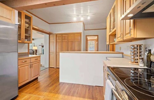 Hendersonville House | Bright 2BR House w/Sunroom + Firepit~Near Trails